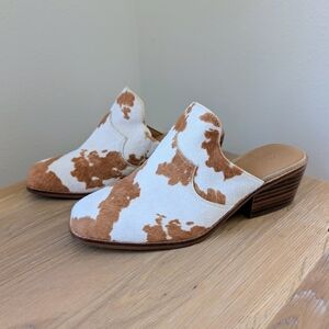 Vintage Cow Patterned Block Heel Mules In Tan/White - Size 6.5